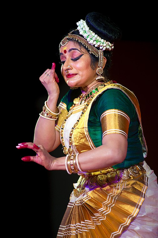 Usha Suresh Balaji (Mohiniattam) (Mamallapuram Dance Festival 2012 - Kathak, Odissi i Mohiniattam)